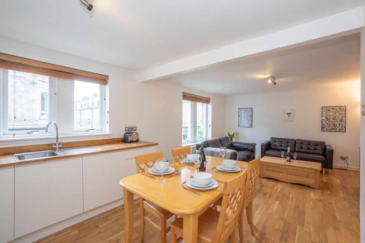 Dwellcome Home Ltd 2 King Beds West End Apt, Half Mile To Union Street Yet Quiet, Free Allocated Parking Space At Rear Entrance & Fast Wifi, Ideal For Long Term Contractor, Corporate, Etc Stays, Regular Housekeeping Option - See Our Site For Assuranc Aberdeen Exterior foto